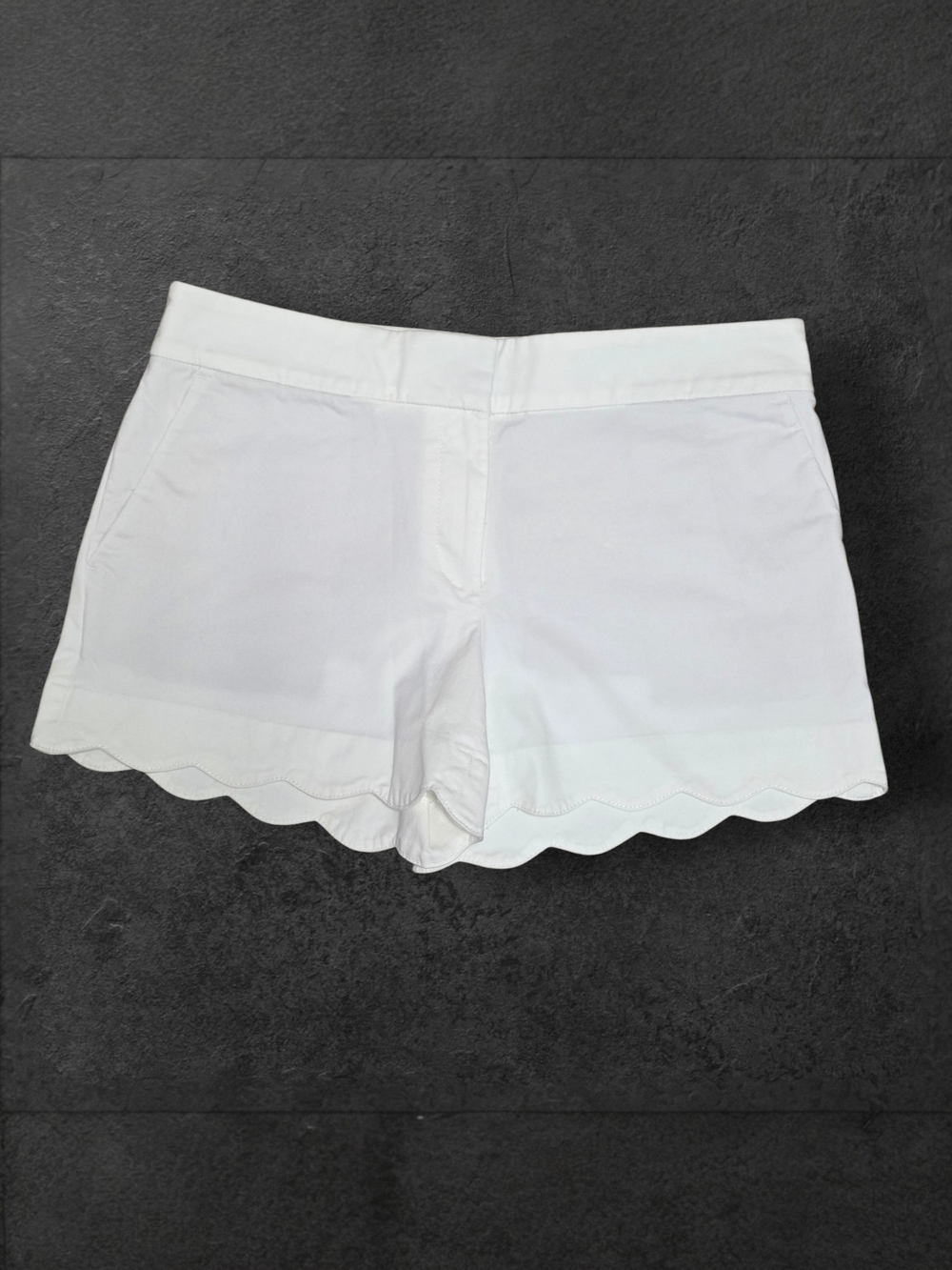 NWOT LOFT White Scalloped Hem Shorts Size 6 Preppy Coastal Summer Style